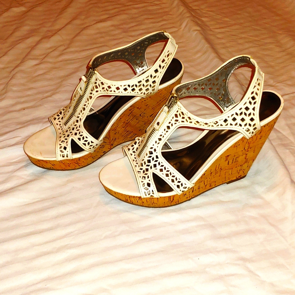 CARLOS WEDGES * 9.5 * WHITE/TAN * 5" HEEL
